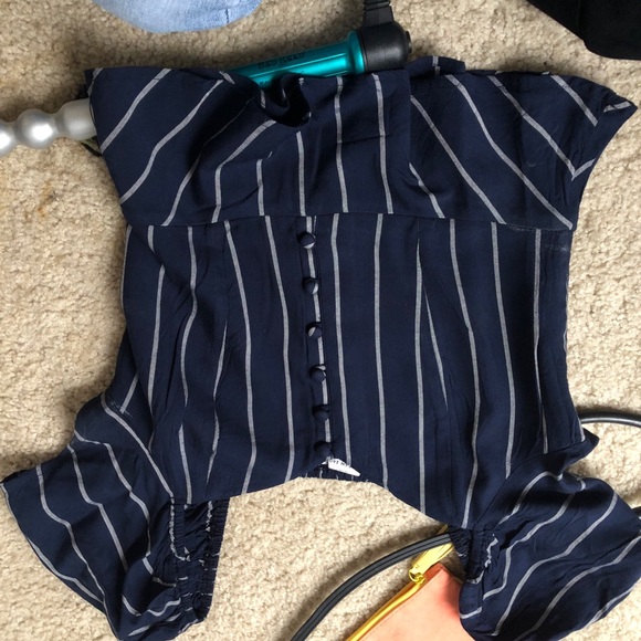 AEO button front puff sleeve top - Picture 5 of 7